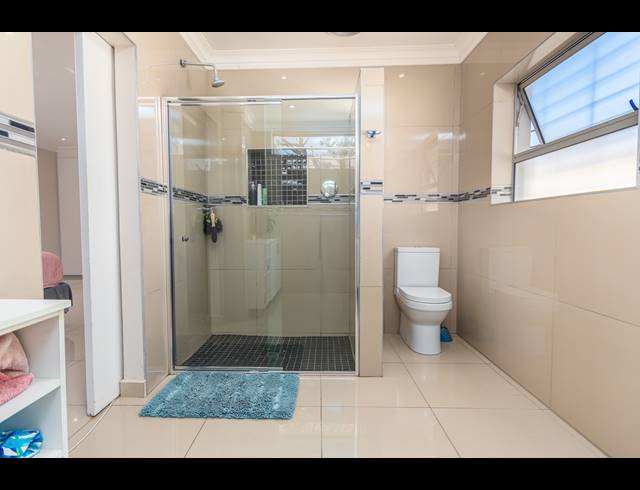 6 BEDROOM FREESTANDING TO LET IN TABLE VIEW